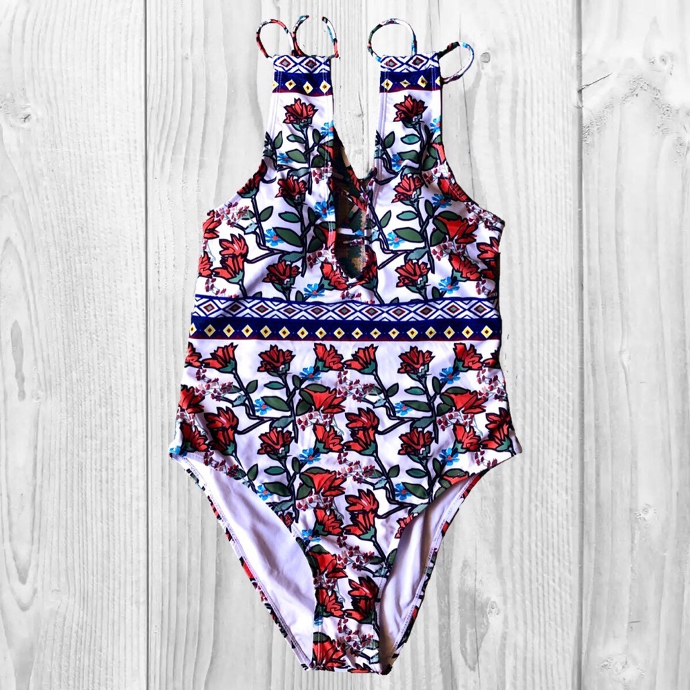 NWT!! Cupshe 🦋 Swimsuit